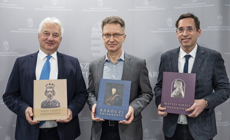Mátyás király, Szent László, Rákóczi: határon túli iskolákba is eljuttatják az emlékkönyveket