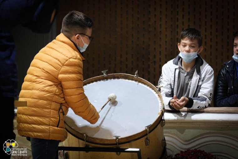 Megszerettetnék a klasszikus zenét a fiatalokkal: interaktív leckehangversenyeket tart a szatmári filharmónia