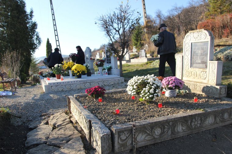 Erdélystat: látványosan megnőtt az elhalálozások száma a tavalyi év március–áprilisi és október–novemberi időszakában
