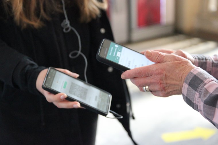 Csiki-csuki a digitális és a papír alapú Covid-igazolvánnyal