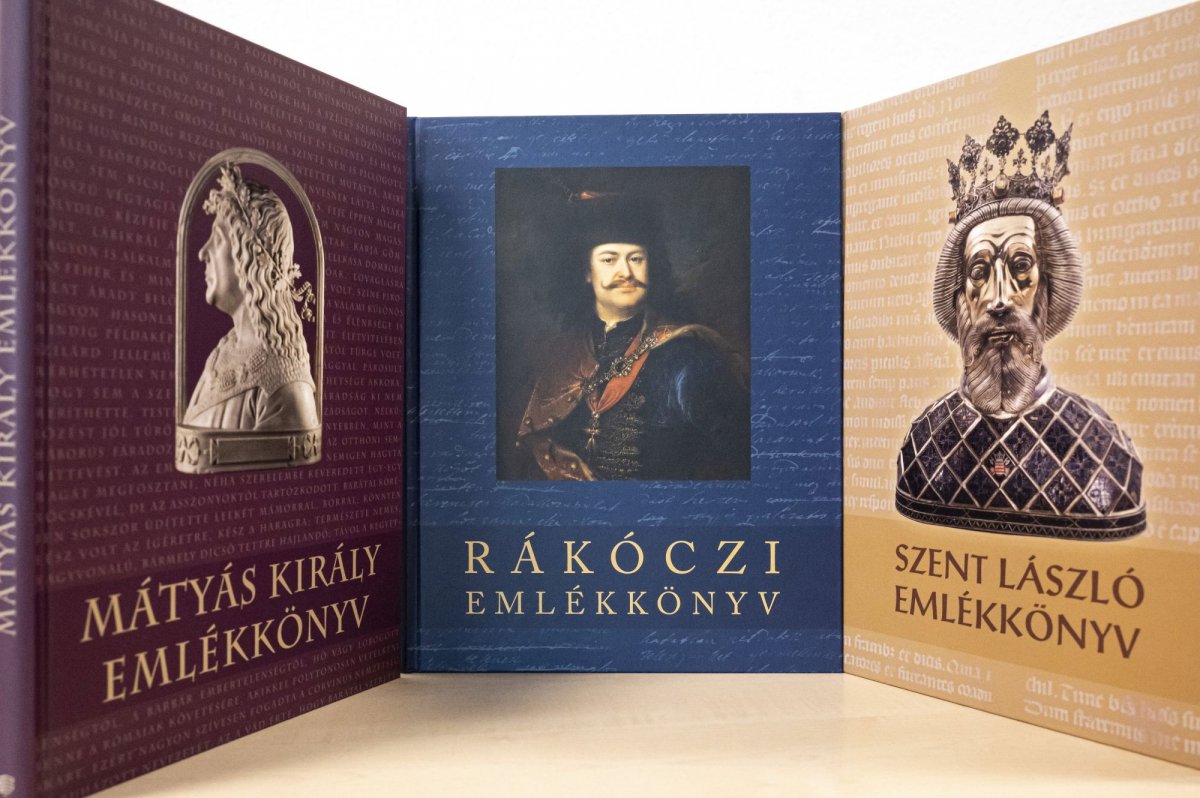 A Mátyás királyhoz, II. Rákóczi Ferenchez és Szent Lászlóhoz kapcsolódó kötetek a Bethlen Gábor Alapkezelő gondozásában jelentek meg •  Fotó: MTI/Szigetváry Zsolt