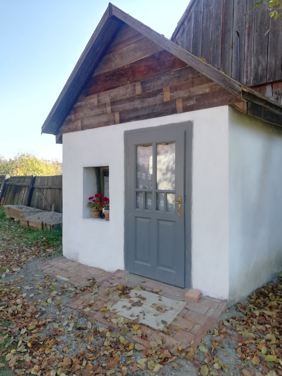 Az egykori tyúkpajta ma sóházként üzemel •  Fotó: Oláh Eszter