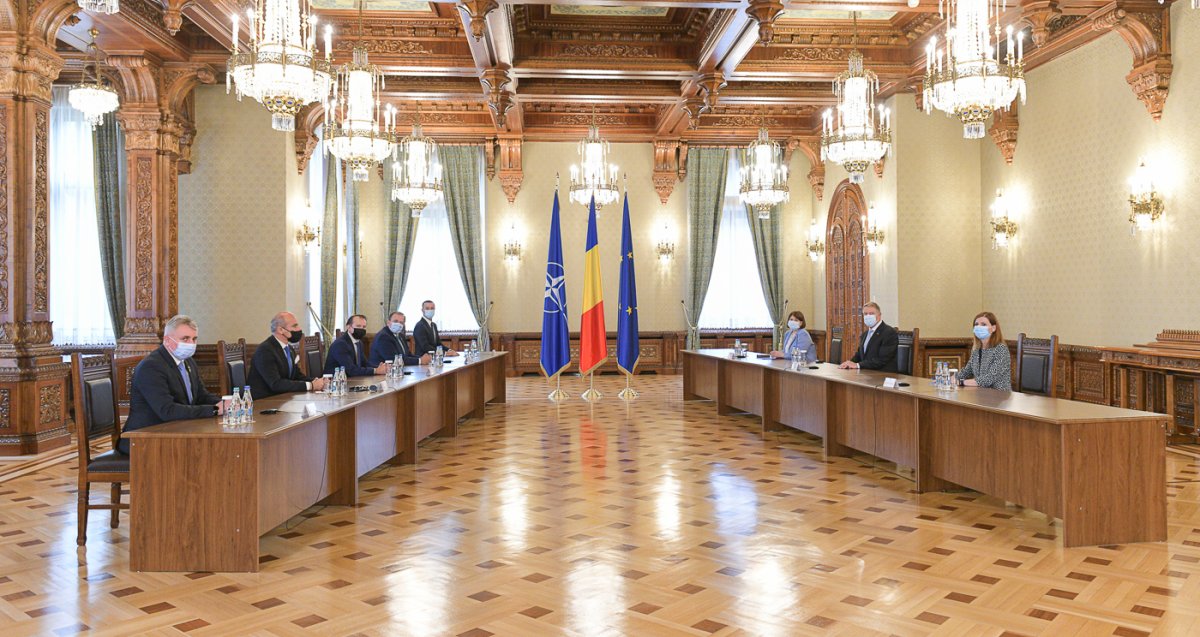 A kormányzó liberálisok „üres kézzel”, miniszterelnök-jelölt nélkül érkeztek az államelnöki hivatalba •  Fotó: Presidency.ro