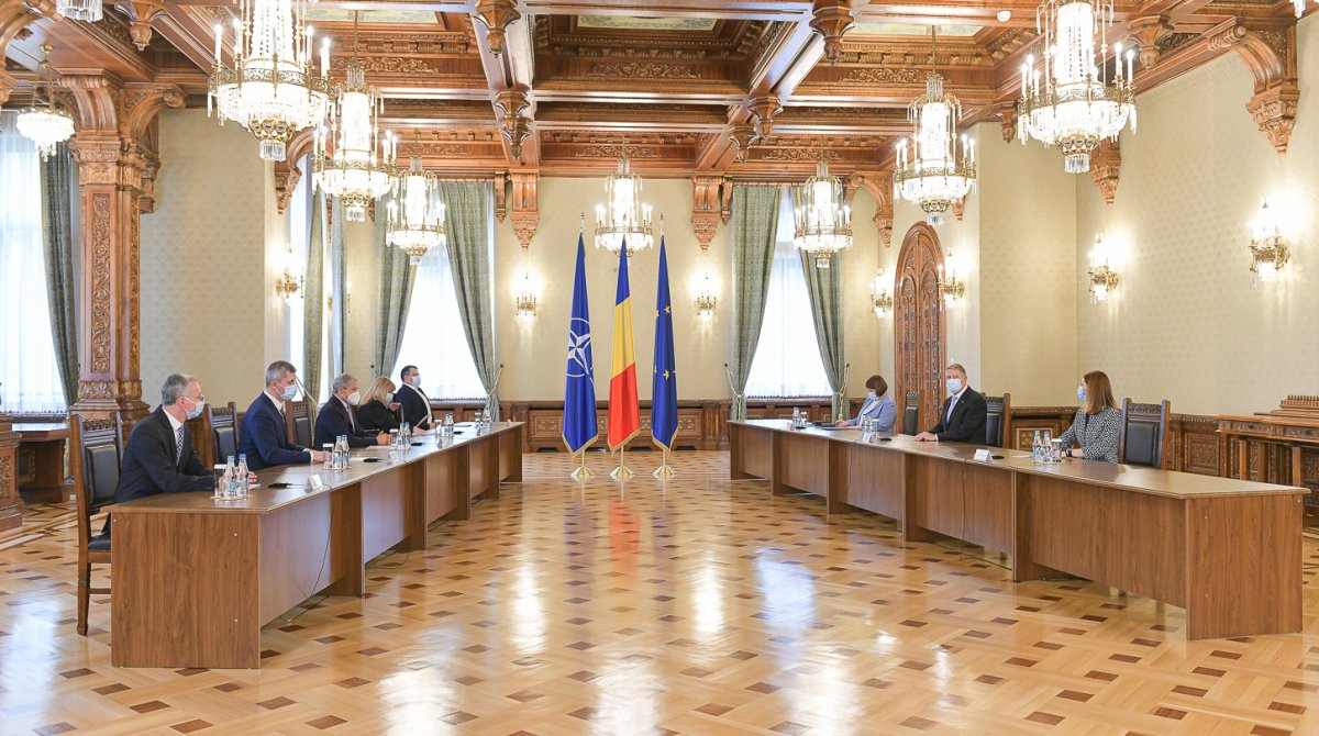 A nyerő csapat. Az USR képviselőinek sikerült meggyőzniük Klaus Iohannist a hétfői egyeztetésen •  Fotó: Presidency.ro