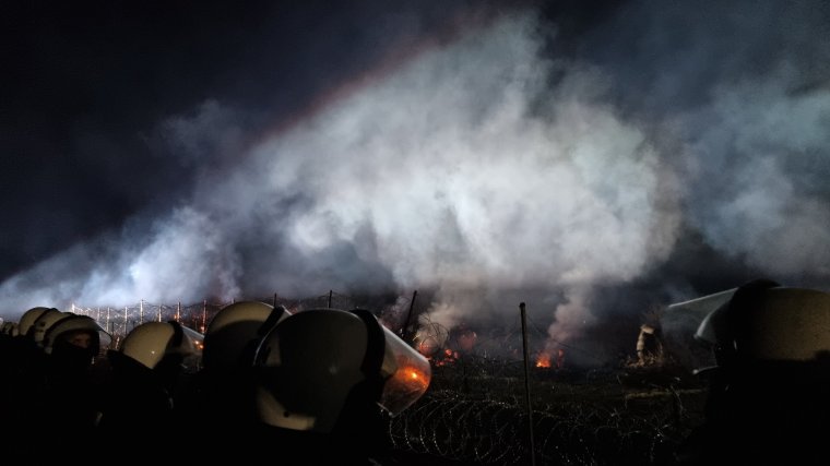 Két nagyobb migránscsoport átszakította a kerítést a lengyel–fehérorosz határon, és átjutott Lengyelországba