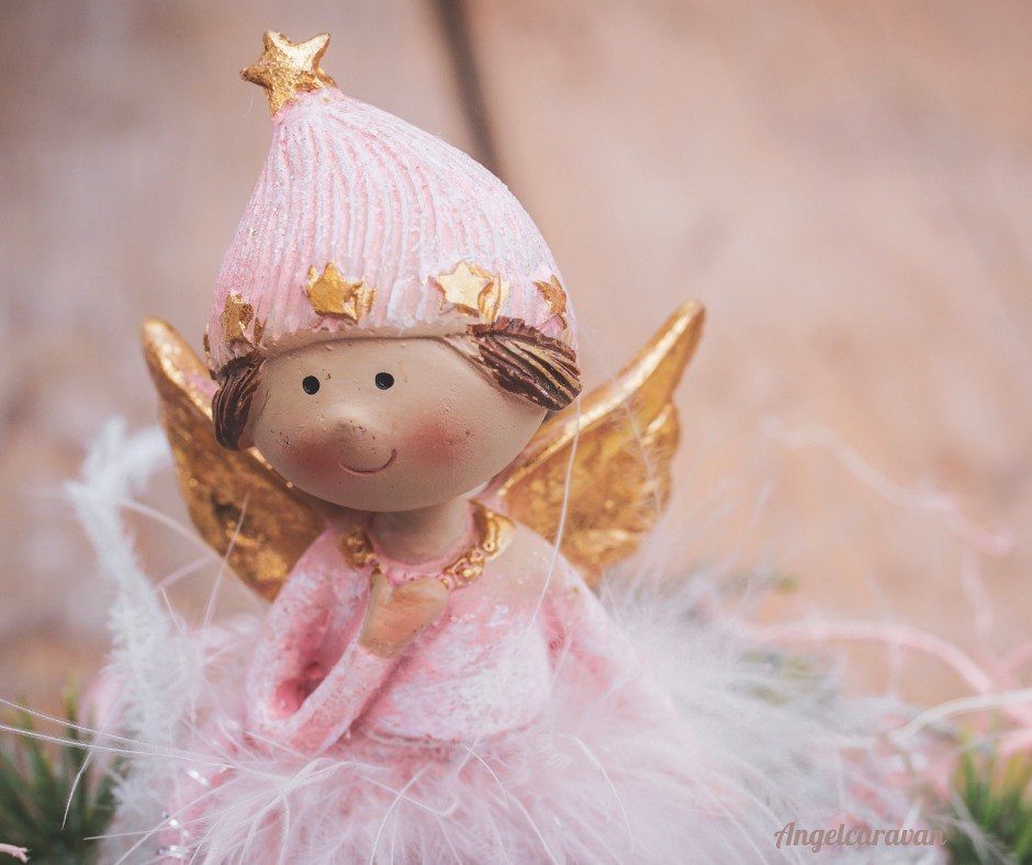 Házhoz szállításról és a személyes üzenet becsempészéséről is gondoskodnak a „szorgos kezű angyalok” •  Fotó: Facebook/AngelCaravan