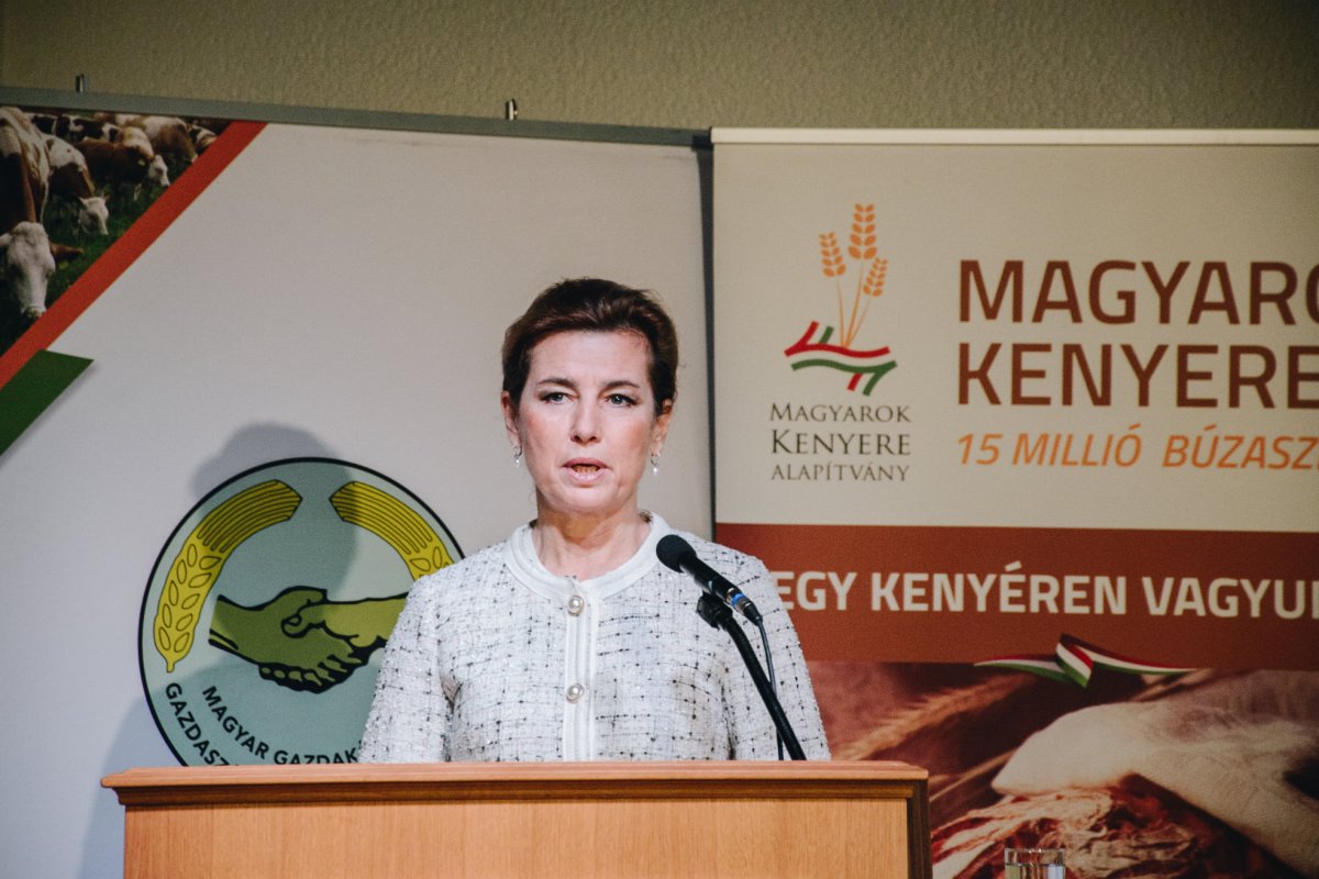 Herczegh Anita: a magyar gazdák megmutatták, hogy az összetartozás kovásza mindennél erősebb •  Fotó: Facebook/ Nemzetpolitikai Államtitkárság