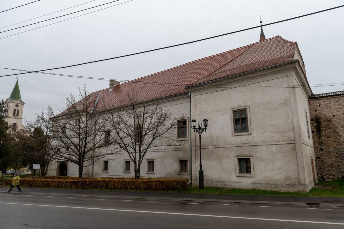 A Fehér megyei város központjában álló ingatlan egykor fejedelmi kastély volt •  Fotó: Kiss Gábor/Református.ro