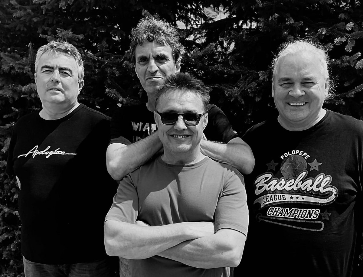 A Reflex tagjai. Balról jobbra: Réti „Pika” Árpád, Nagy Béla, elöl Komán „Pici” Csaba és jobbról Dobos József • Fotó: Reflex