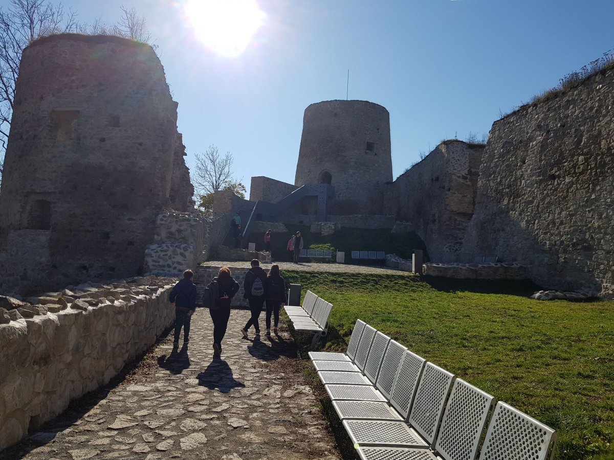 Még úgy is sokan látogatják a várat, hogy nem kapott nagy publicitást a felújítása •  Fotó: Rostás Szabolcs