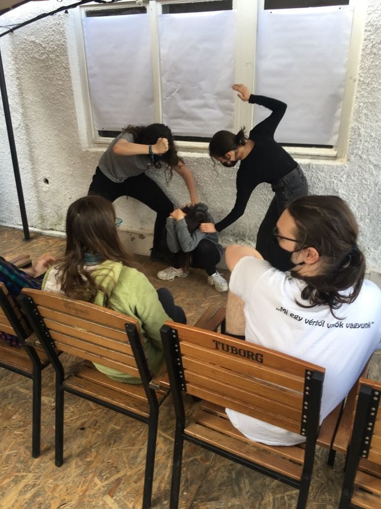 Részlet egy improvizatív jelenetből •  Fotó: Facebook/Nádasdi Csilla Emese szakmai oldala