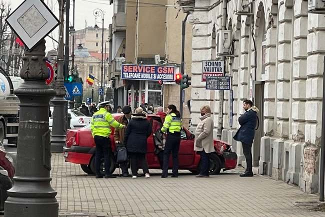 Járdán „landolt” egy gépkocsivezető Arad belvárosában