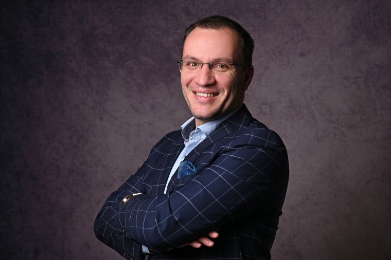 Mozgáshoz segít embert, motorkerékpárt: György Zoltán Magor
