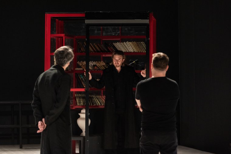 Hamlet-bemutatót is kínál a kolozsvári színházi miniévad