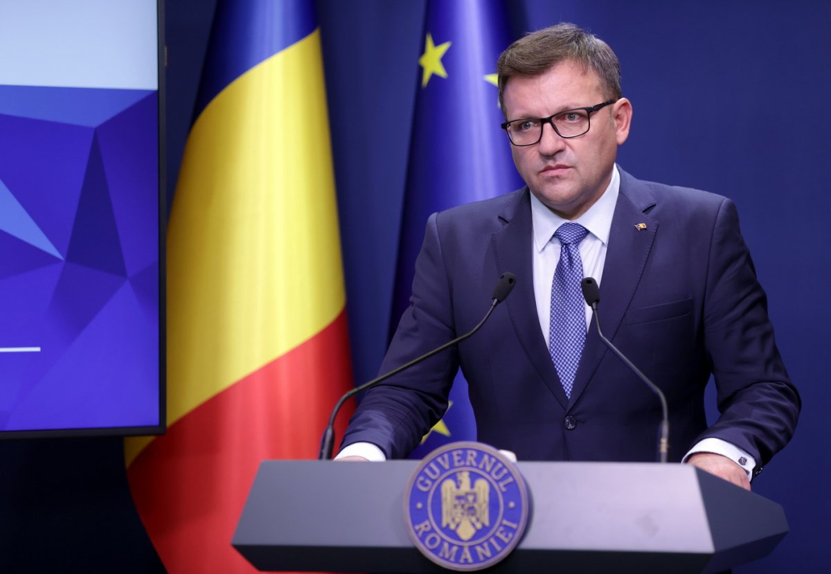 Marius Budăi munkaügyi miniszter ismertette a kormányzati intézkedéseket •  Fotó: Gov.ro