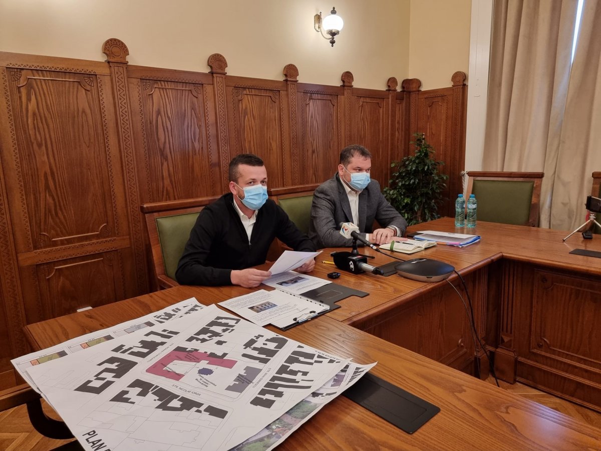 Együtt fejlesztenék a váradi iskolahálózatot. Florin Birta és Cseke Attila a szombati sajtótájékoztatón •  Fotó: Nagyváradi önkormányzat