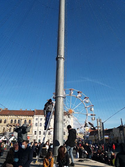 A főtéri vásárt még  szerdán is szépítgették •  Fotó: Pap Melinda