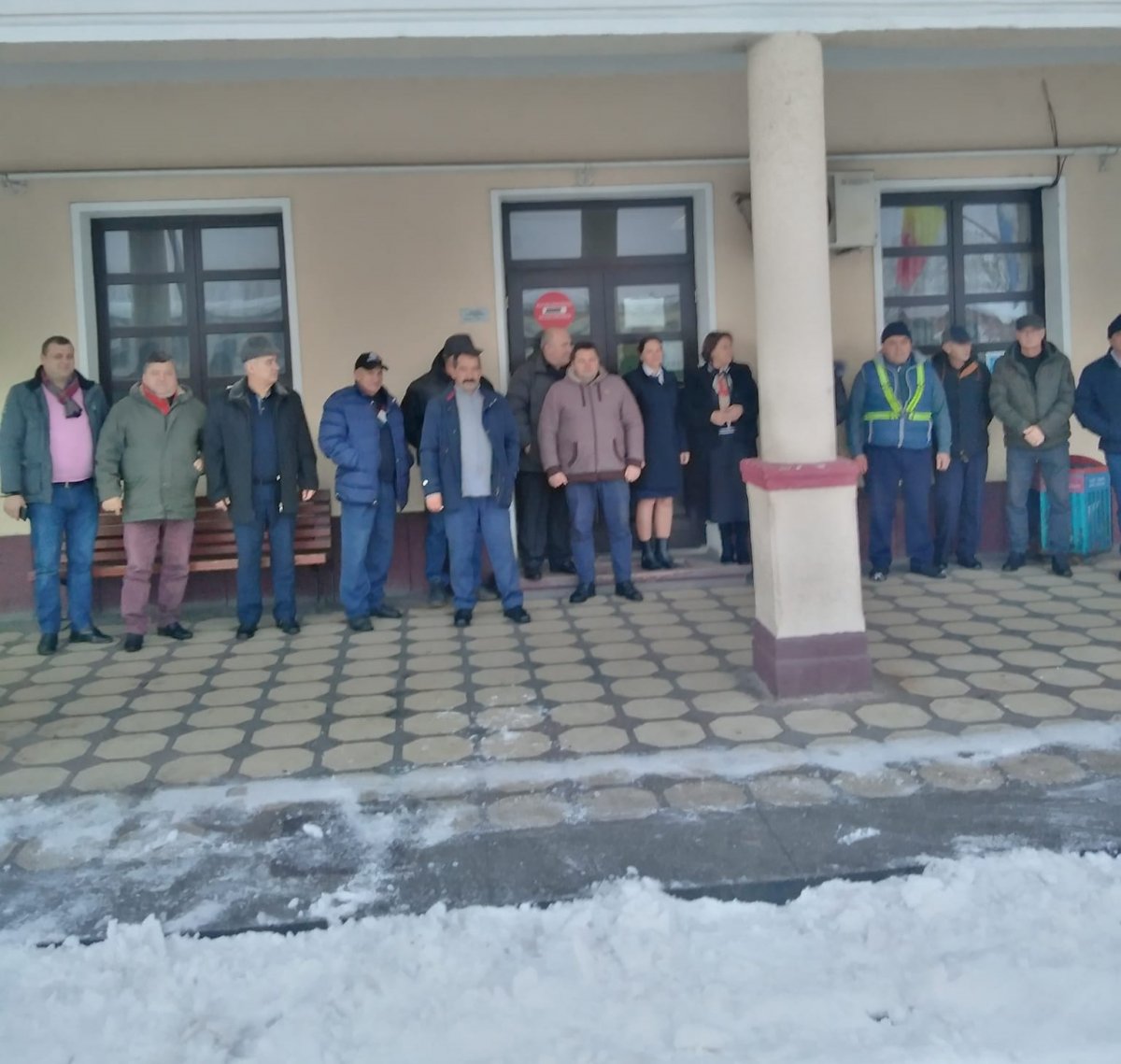 Vasúti dolgozók munkabeszüntetése a máramarosszigeti pályaudvaron •  Fotó: CFR