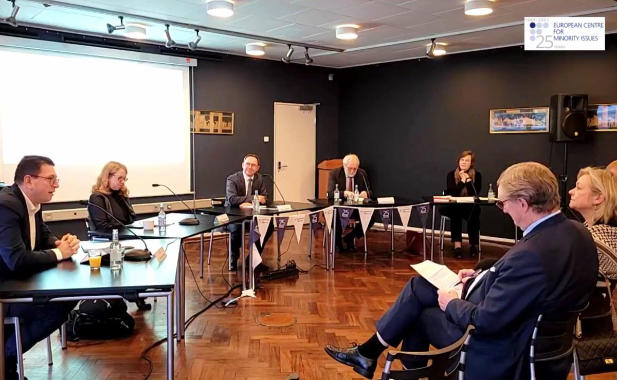 Vincze Loránt (balra) szerint lényeges, hogy a megszerzett jogokat ne lehessen elvenni •  Fotó: Vincze Loránt/Facebook