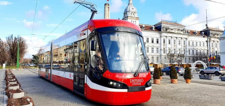 Már a próbaúton megrongálták az új aradi villamost   