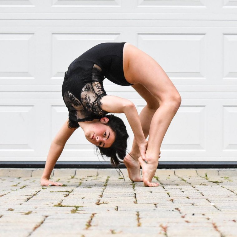 Charli D'Amelio TikTok-sztár többet keres, mint a Starbucks vagy a McDonald's vezérigazgatója