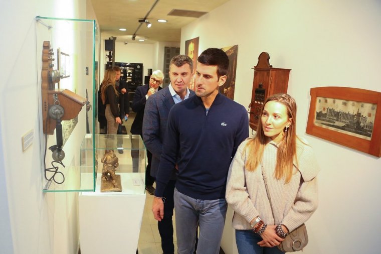 Djokovic azzal védekezik, hogy decemberben fertőzött volt, ám ekkor nyilvánosan mutatkozott