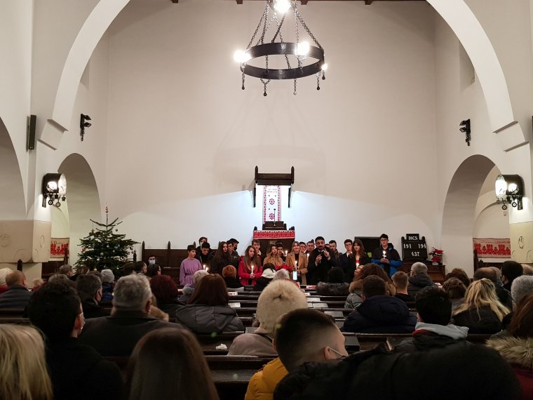 Gyertyafényben csendült fel a Mennyből az angyal szenteste a kolozsvári Kakasos templomban