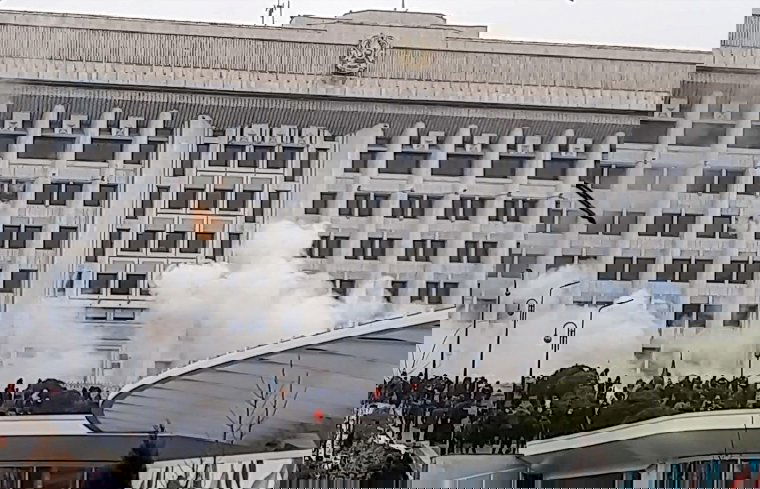 „Összeesküvés, külföldi romboló erők” – A kazah nemzetbiztonság szerint ellenőrzés alatt a válsághelyzet