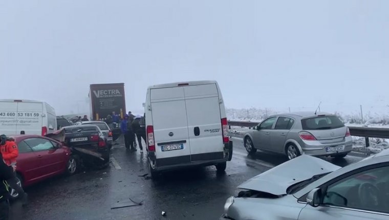 Tömegbaleset történt a köd miatt az A1-es autópályán, Nagylak közelében