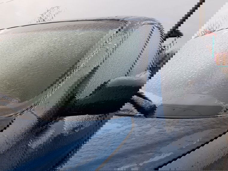 Többfelé okoz gondot az ónos eső, az autósoknak fokozottan kell vigyázniuk