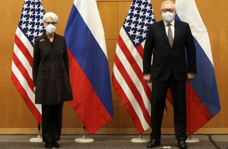 Majdnem nyolc órán át tárgyalt az amerikai és az orosz külügyminiszter-helyettes, nem közeledtek az álláspontok
