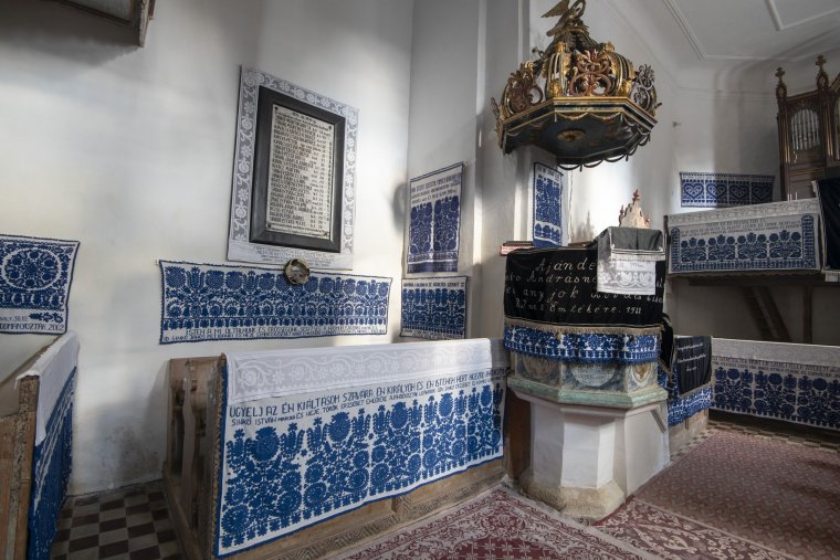 Kalotaszegi dilemma: legyen-e templomban varrottas a felújítás után is