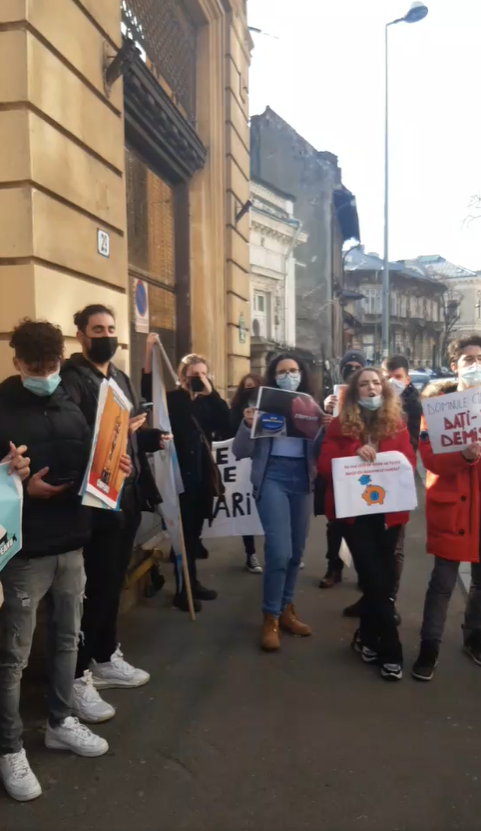 •  Fotó: Facebook/Asociația Elevilor din București și Ilfov/video