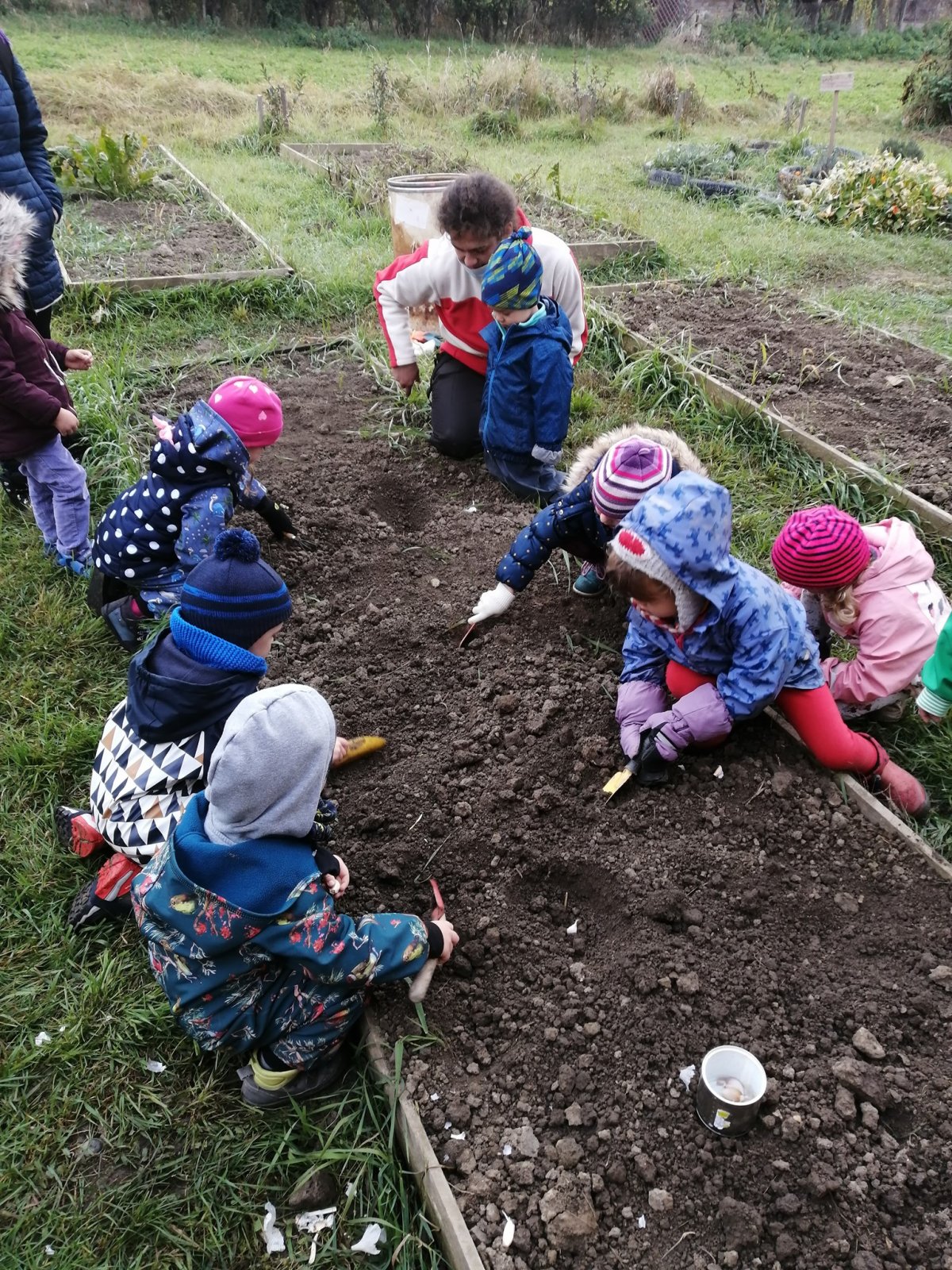 Nincs rossz idő, csak nem megfelelő öltözet – vallják az óvoda alpítói •  Fotó: Facebook/PeterPan Forest Kids