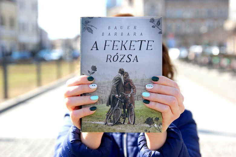 Szülőfalujában, Etyeken visz vissza az időben legújabb regényében Bauer Barbara •  Fotó: Jakab Mónika