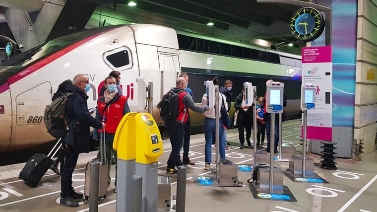 Jóformán menekül a lakosság Párizsból a lezárás előtti napon