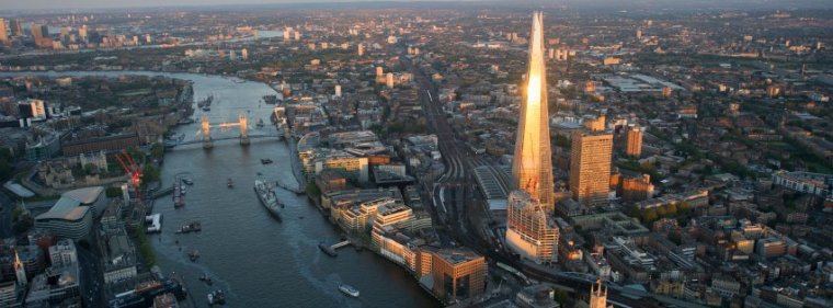 Fokozatos brit nyitás: júniusra minden korlátozást feloldhatnak a szigetországban