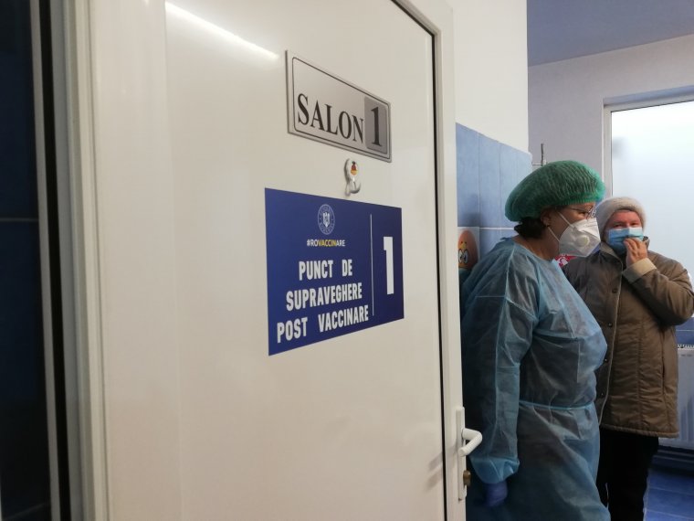 Több száz személyt nem tudtak beoltani Aradon, mert összeomlott az online platform