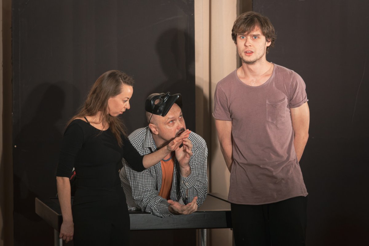 A nagyváradi előadás a fiatalok számára teszi hozzáférhetővé Madách Imre művét, Az ember tragédiáját •  Fotó: Szigligeti Színház