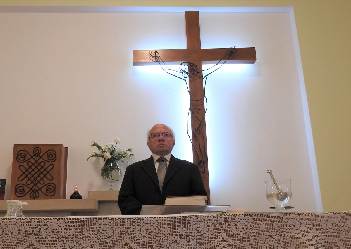 Jakab Gábor plébános kereken hatvan éve szolgál, 52 esztendeje a kolozsvári gyülekezetben •  Fotó: Makkay József