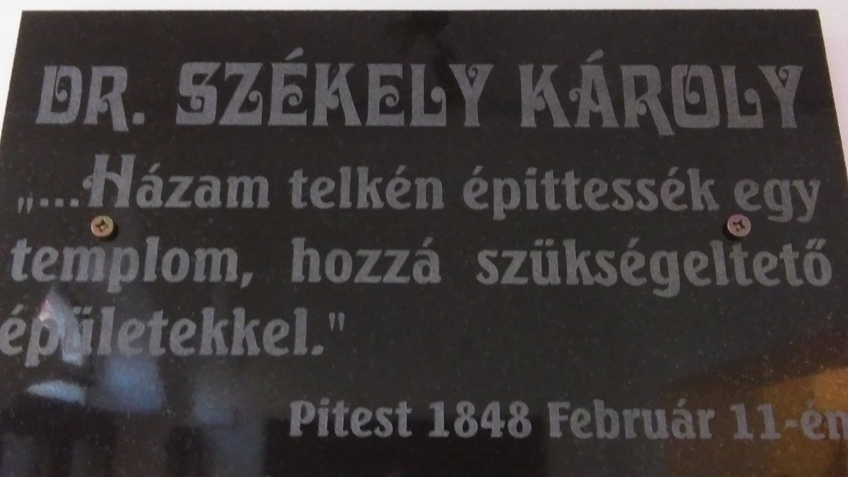 Emléktábla Pitești-en: Székely Károly saját telkét adományoztaa református egyháznak a 19. században •  Fotó: Nagy Éva Facebook oldala