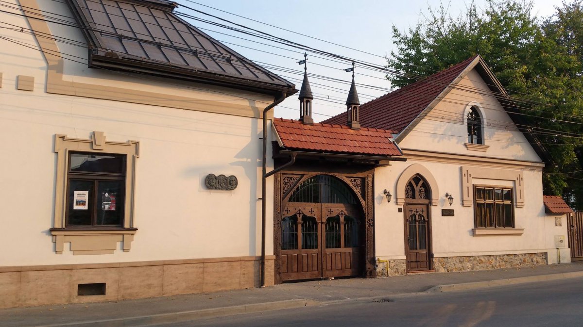 Szerteágazó a kulturális, közösségépítő tevékenysége a húsz éve működő nagybányai Teleki Magyar Háznak •  Fotó: nagybányai Teleki Magyar Ház Facebook
