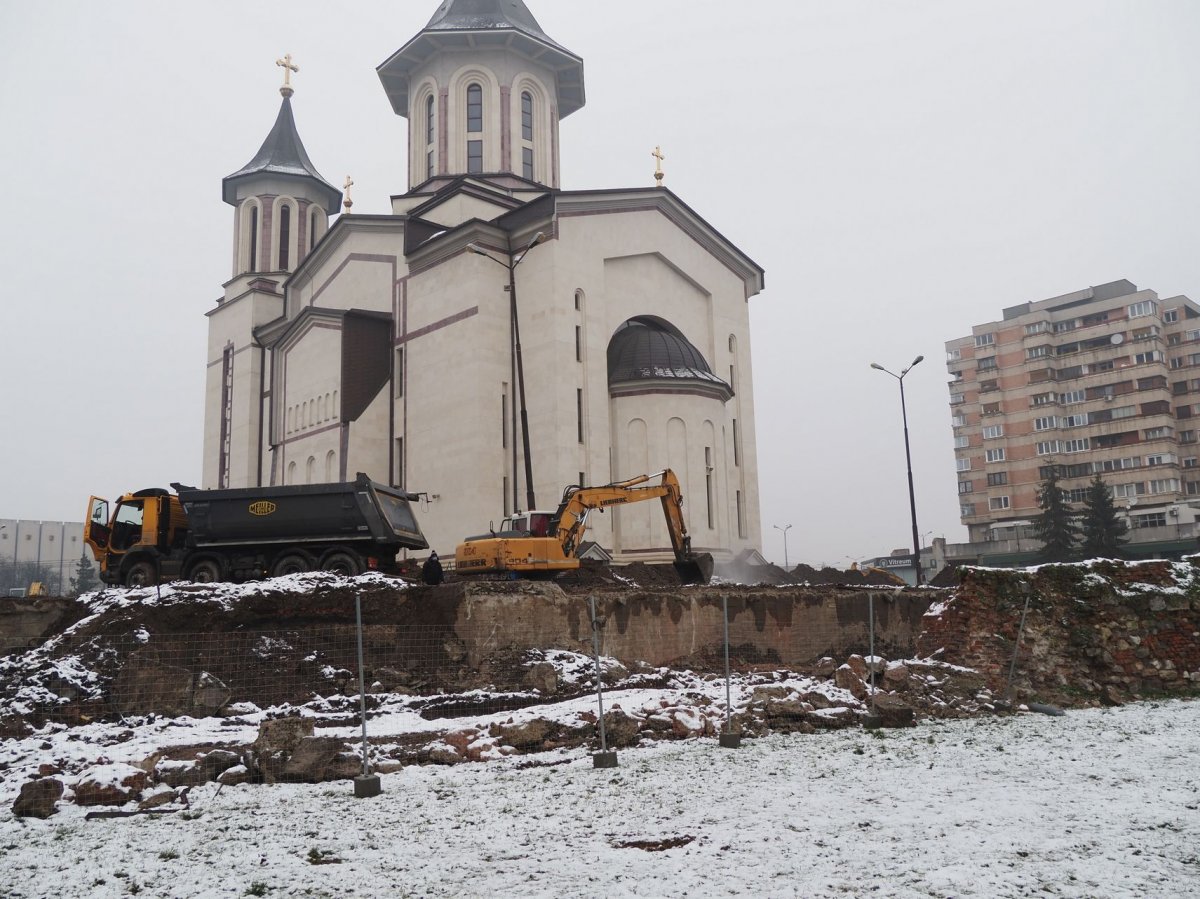 Az ortodox katedrális tövében a középkori városmagra, Péntekhelyre utaló leleteket találtak a régészek •  Fotó: Bihari Napló/Alexandru Nițescu