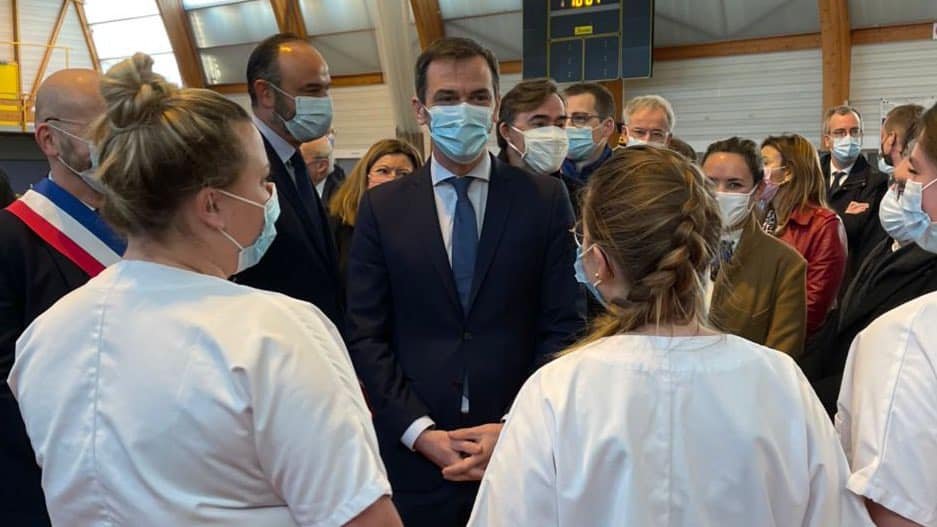 Olivier Veran egészségügyi miniszter (középen) szerint még nincs vége a második járványhullámnak • Fotó: Olivier Véran/Facebook