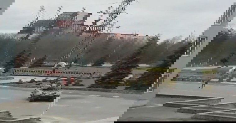 FRISSÍTVE – Orosz katonai szóvivő: az orosz ejtőernyősök teljes ellenőrzésük alá vonták a csernobili atomerőmű körüli területet