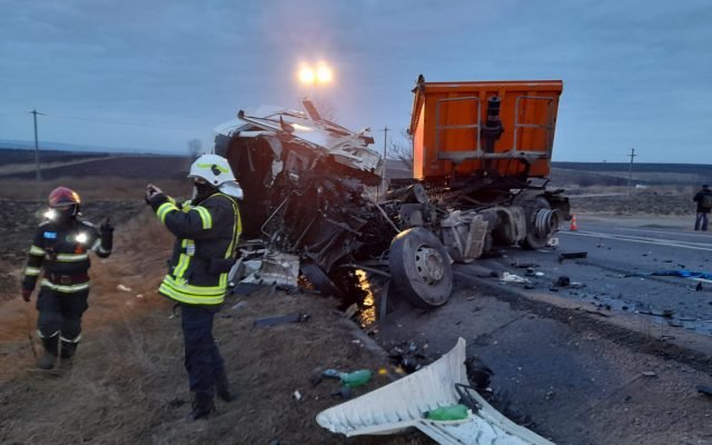 FRISSÍTVE – Hét személy életét vesztette egy közúti balesetben Iași megyében
