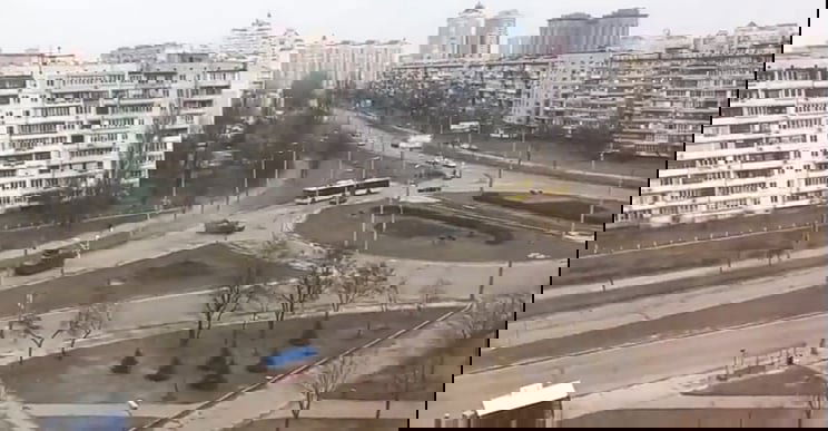 Már Kijevben vannak az orosz tankok, Zelenszkij a közép- és kelet-európai NATO-tagországokhoz fordult segítségért