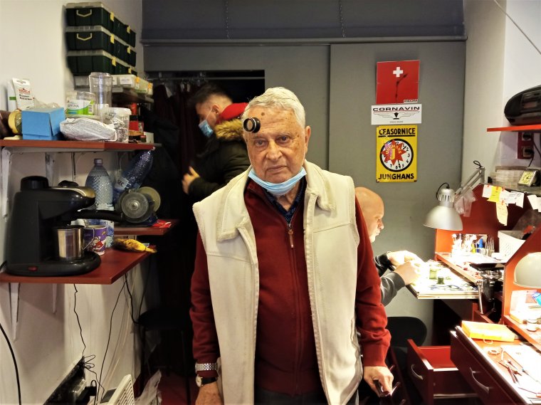 Nem ment ki még divatból a zsebóra – Marosán András rangidős kolozsvári órás a mesterség titkairól