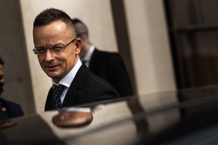 Szijjártó: Magyarország kiáll Ukrajna területi integritása mellett, Kárpátalján egyelőre nyugalom van