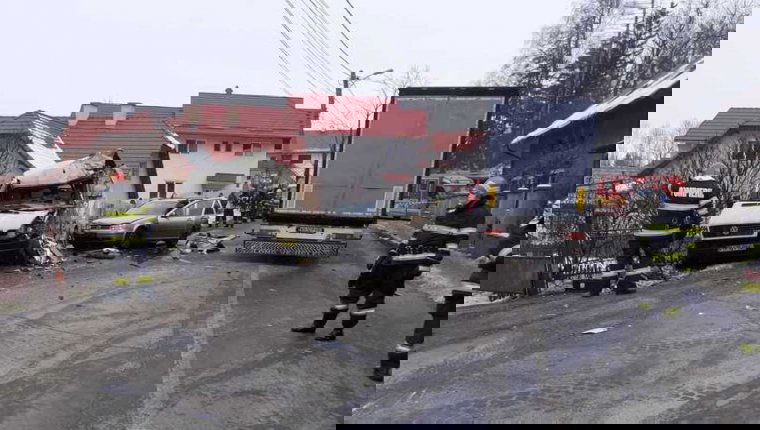 Halálos baleset a törcsvári kastély közelében, három jármű ütközött